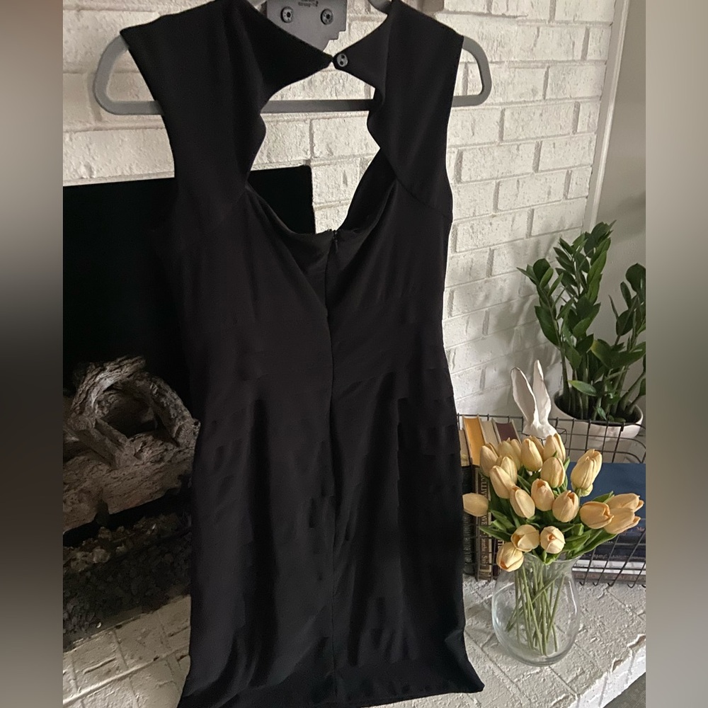 Classic Black Sleeveless Dress with Front Cutout
Size 8